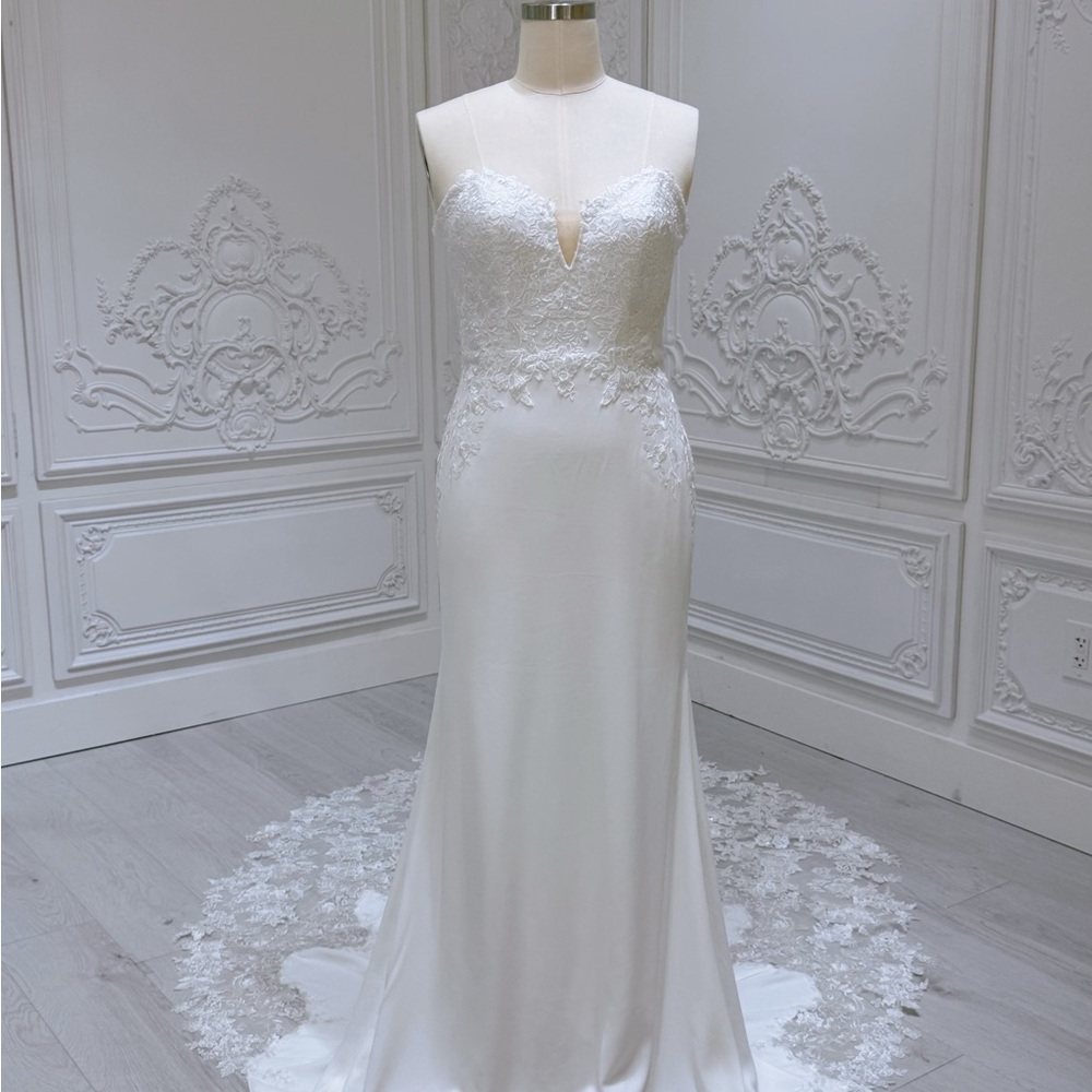Elegant White Lace Wedding Dress